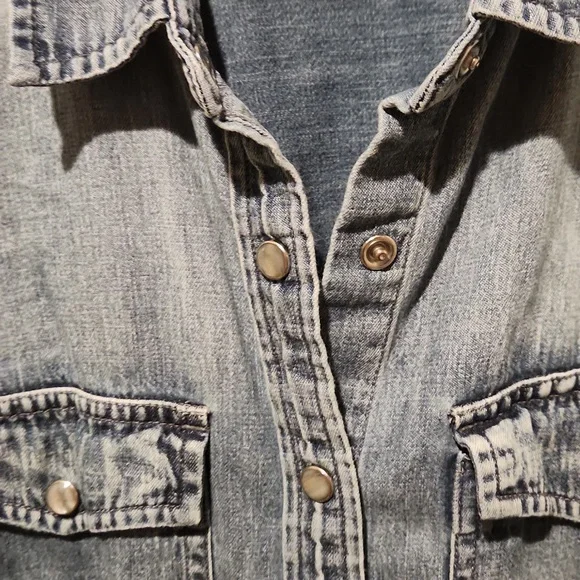 ❤️ J CREW CHAMBRAY WESTERN SHIRT / TOP WITH SNAP SHELL BUTTONS, 6 - Picture 6 of 11